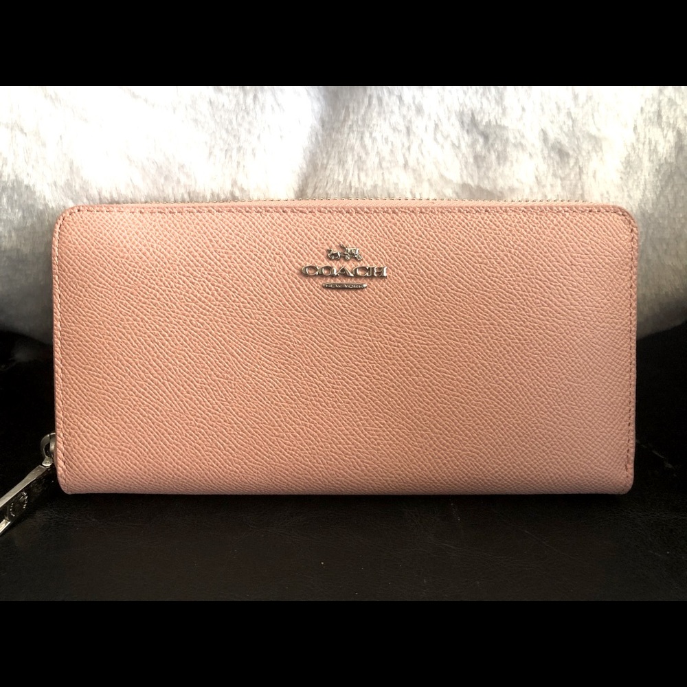 Coach Accordion Wallet in gorgeous blush pink!